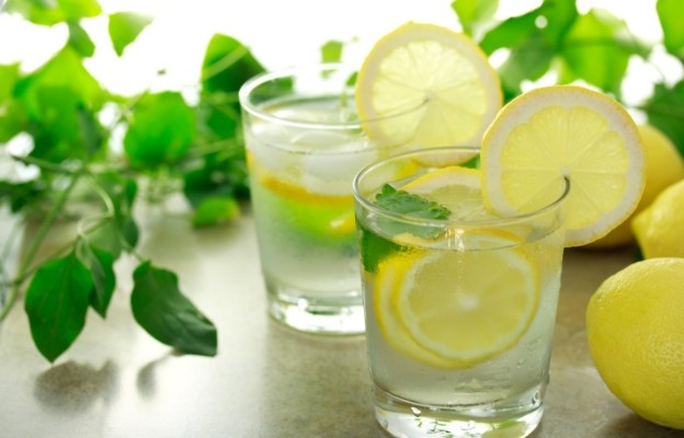 Защо да пием вода с лимон? (2018)